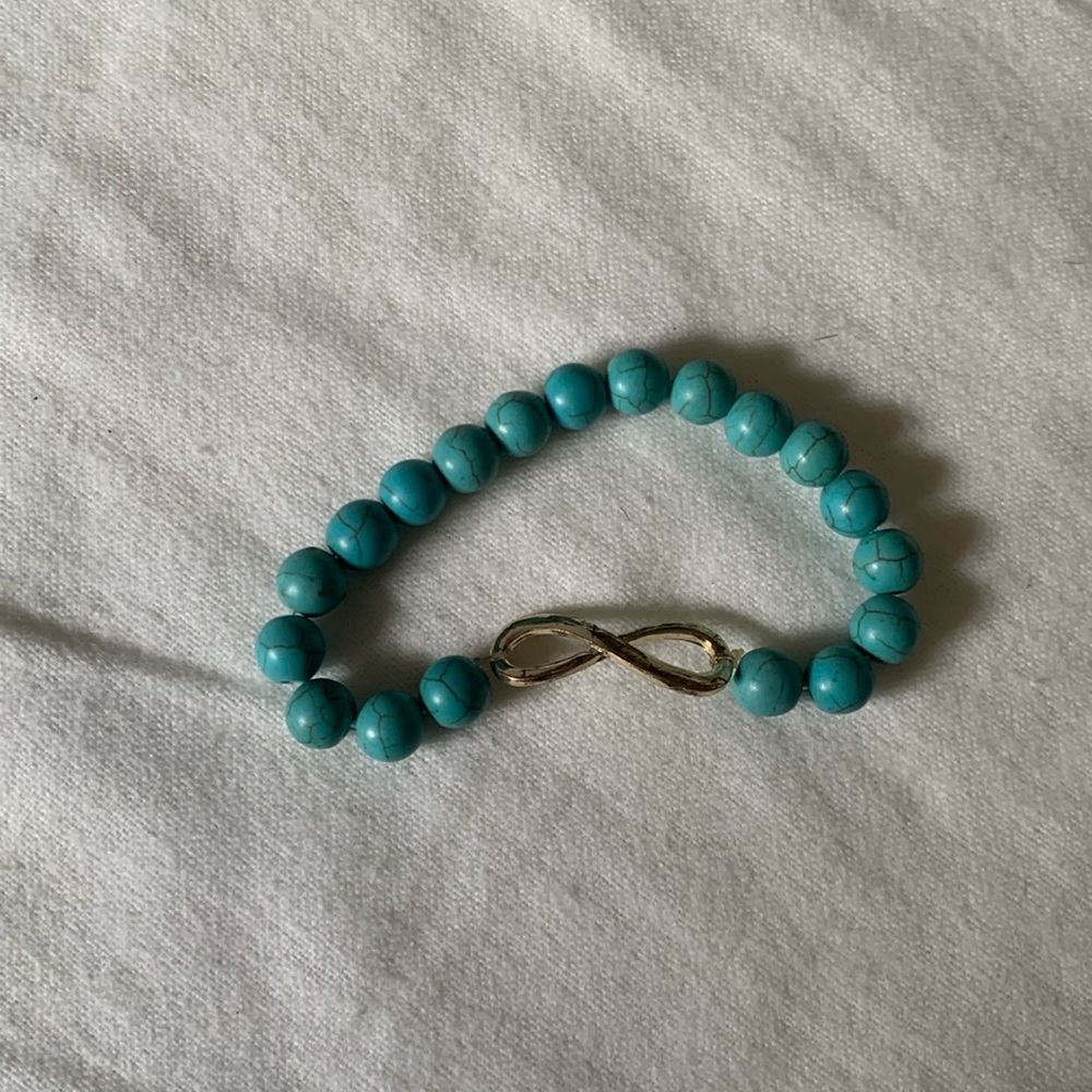 Decorative beaded blue bracelet